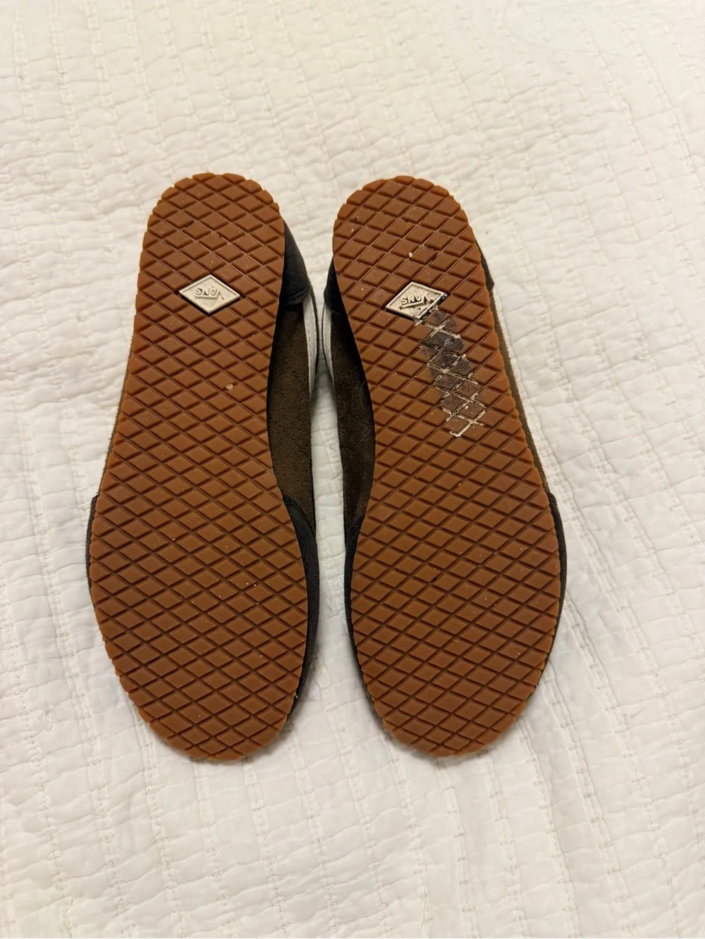 Vans Women’s Super Lowpro Shoe 8.5 | Brown and white